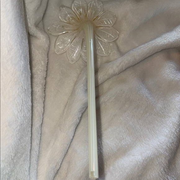A vintage hand-blown Murano glass flower with a long stem. - Picture 3 of 9